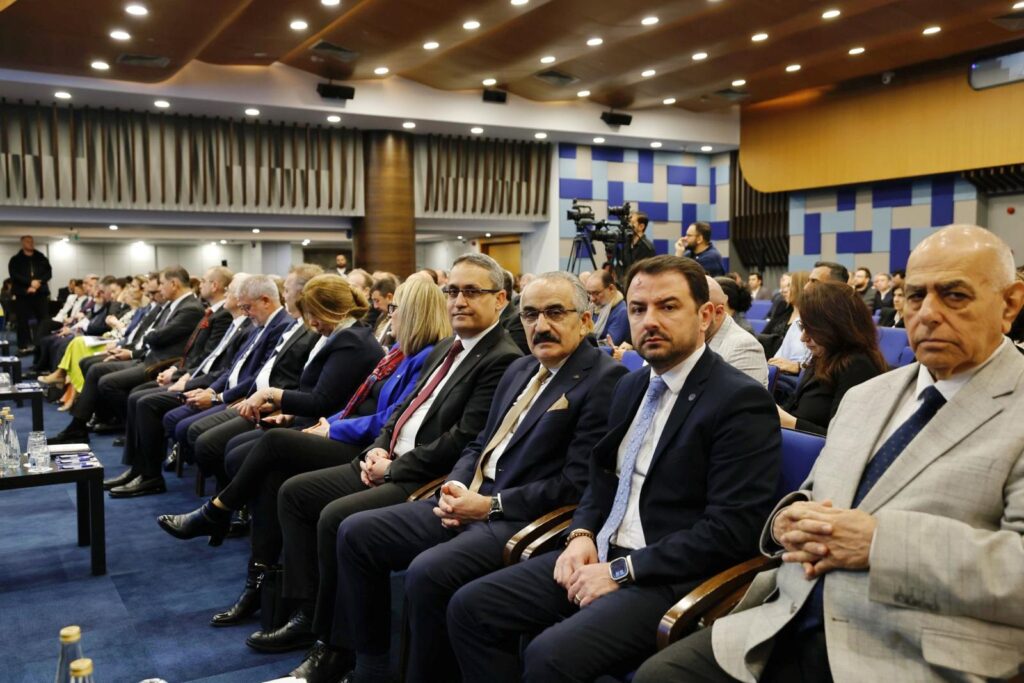 İzmir Sağlık Turizminde Bölgesel Güç Olma Yolunda Ticaret Odası ve İş Dünyası Toplantıda Buluştu