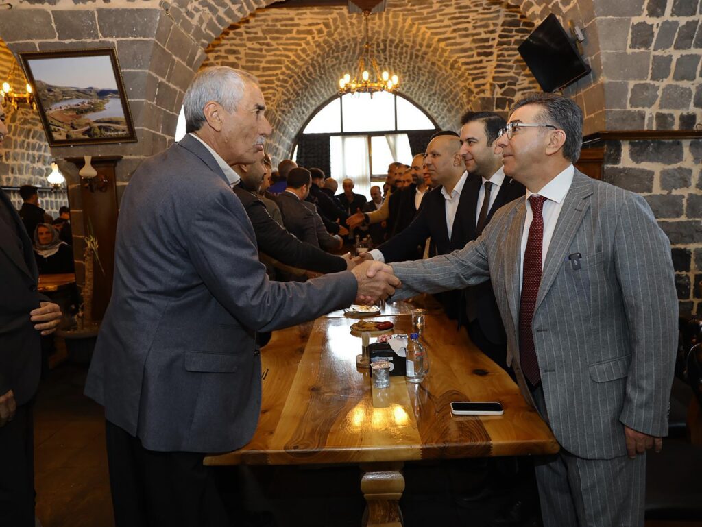 Başkan Bucak, Paşa Konağı’nda Vatandaşlarla Bayramlaştı