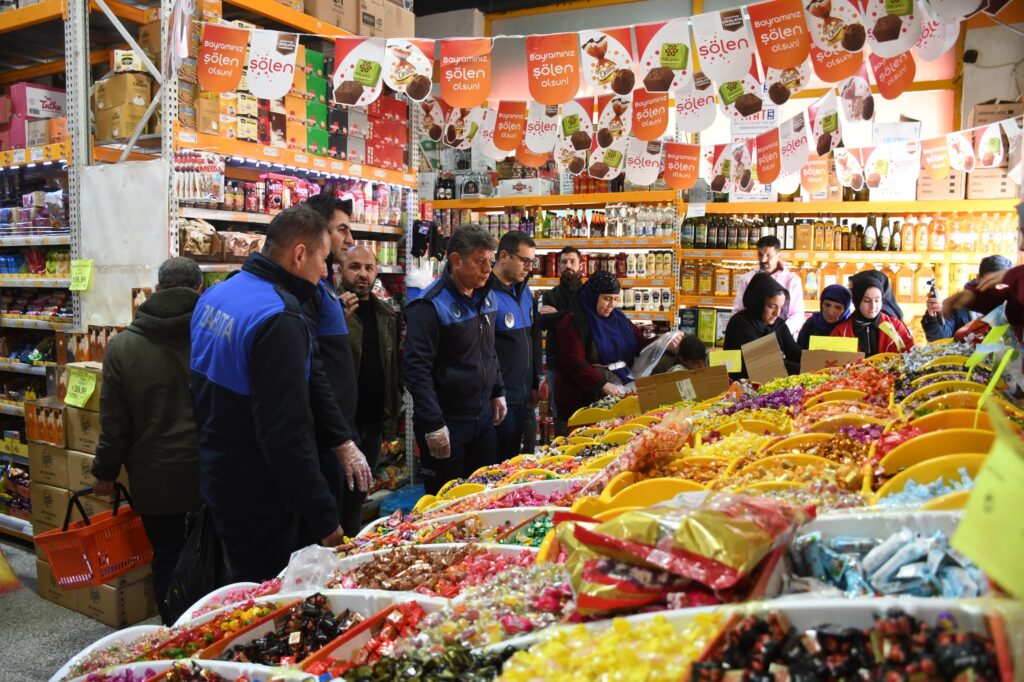 Siverek Zabıtasından Bayram Öncesi Şeker ve Lokum Denetimi