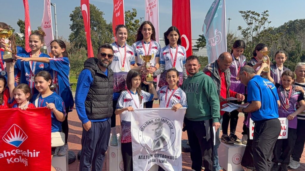 Atatürk Ortaokulu Öğrencileri Oryantiringde İzmir’e Damga Vurdu