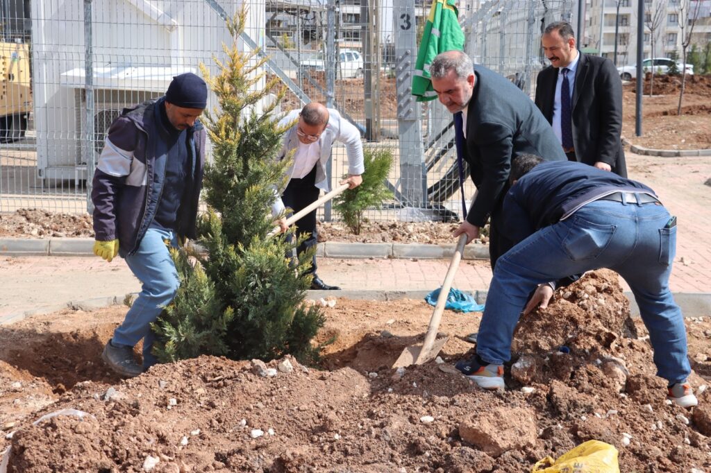 KARAKÖPRÜ’DE PARKLAR YAZ SEZONUNA HAZIRLANIYOR