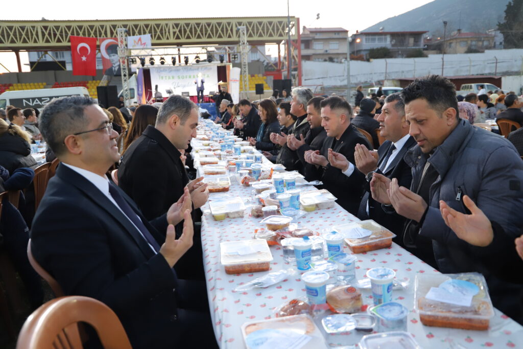 Bayındır’da Kadir Gecesi Bereketi: Şehir Stadyumu’nda Binler Buluştu