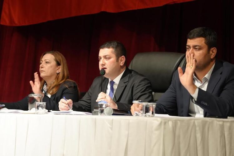 TORBALI’DA TARİHİ GEÇMİŞ ÜRÜN SATAN MARKETLERE KAPATMA CEZASI