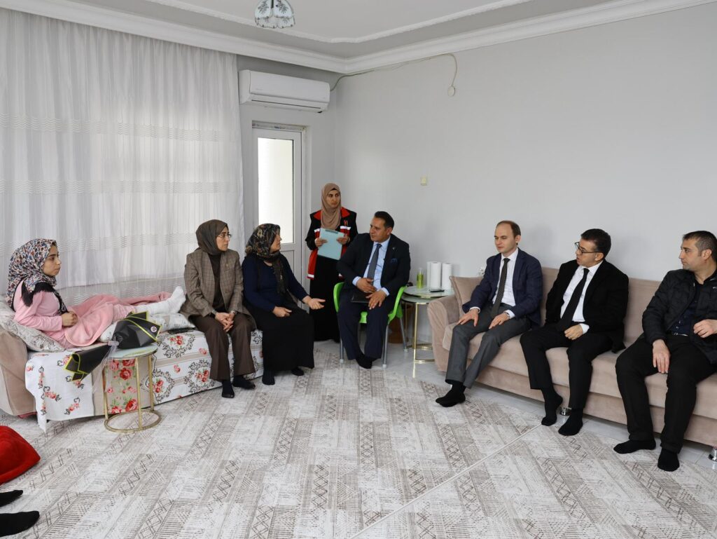 Başkan Bucak ve Milletvekili Yazmacı’dan yaralı öğrencilere ziyaret